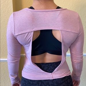 GapFit Breathe wrap tee